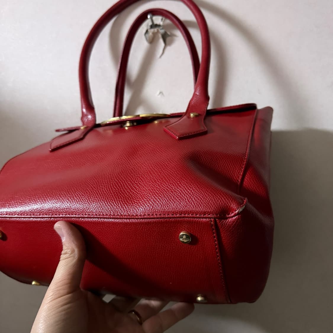 비비안 웨스트우드의 Orb 레드 토트백 상품이미지9