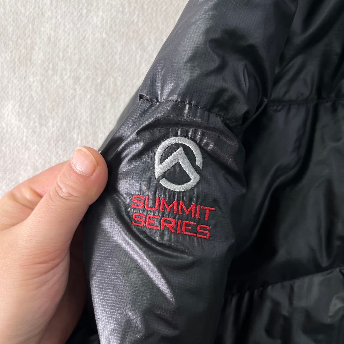 100 노스페이스 써밋시리즈 유광 경량 패딩 상품이미지4