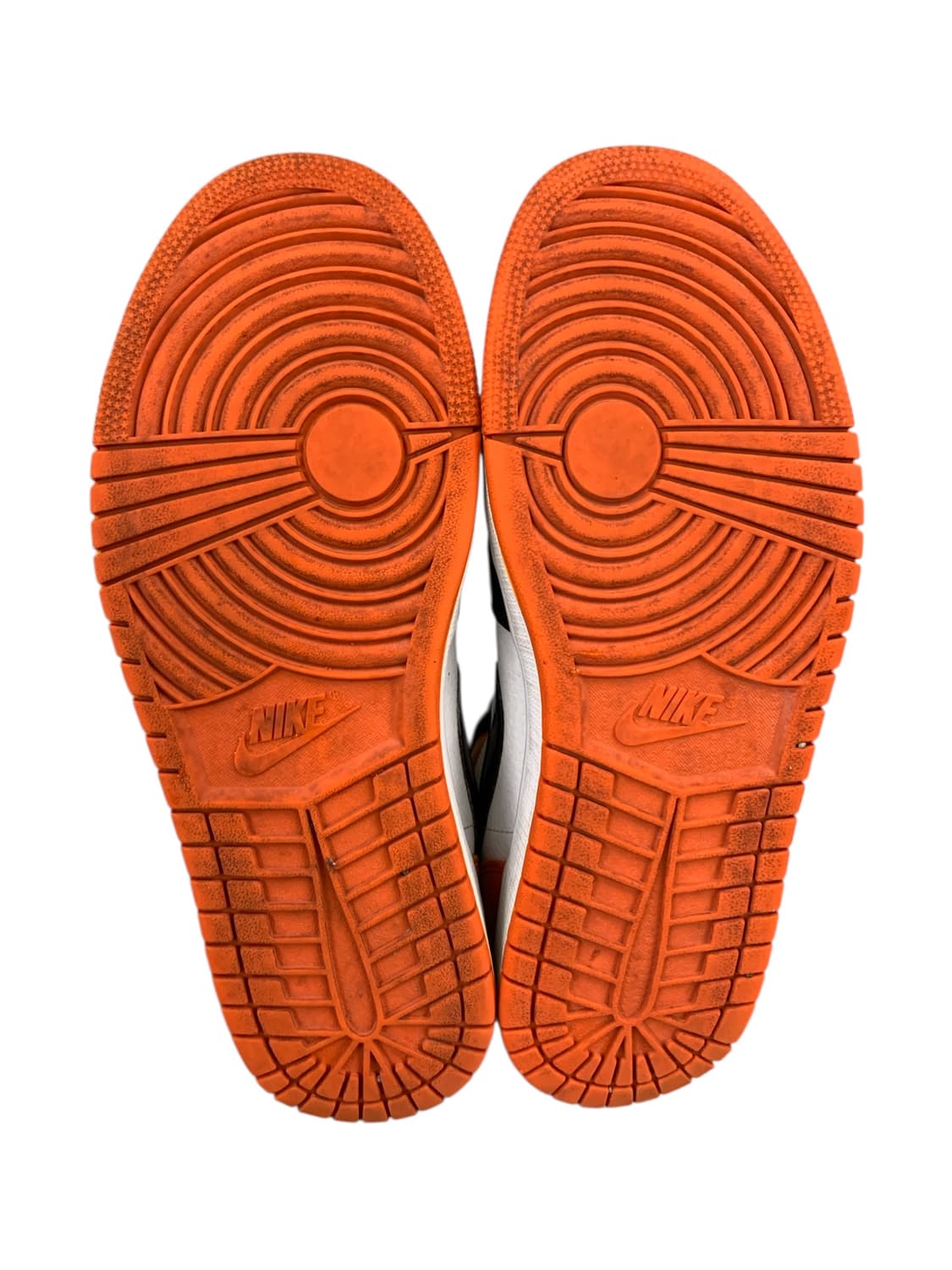 나이키 에어 조던 1 로우 쉐터드 백보드 285 상품이미지3