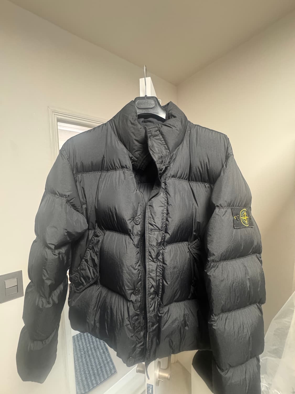 스톤 아일랜드 24fw 크링클랩스 논후드 패딩 M 상품이미지1