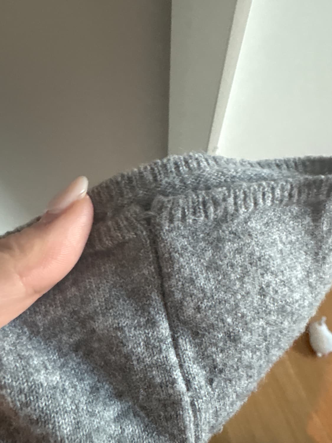 베몬 아현 착용) 레더리 소프트 머플 오프숄더 니트 상품이미지3