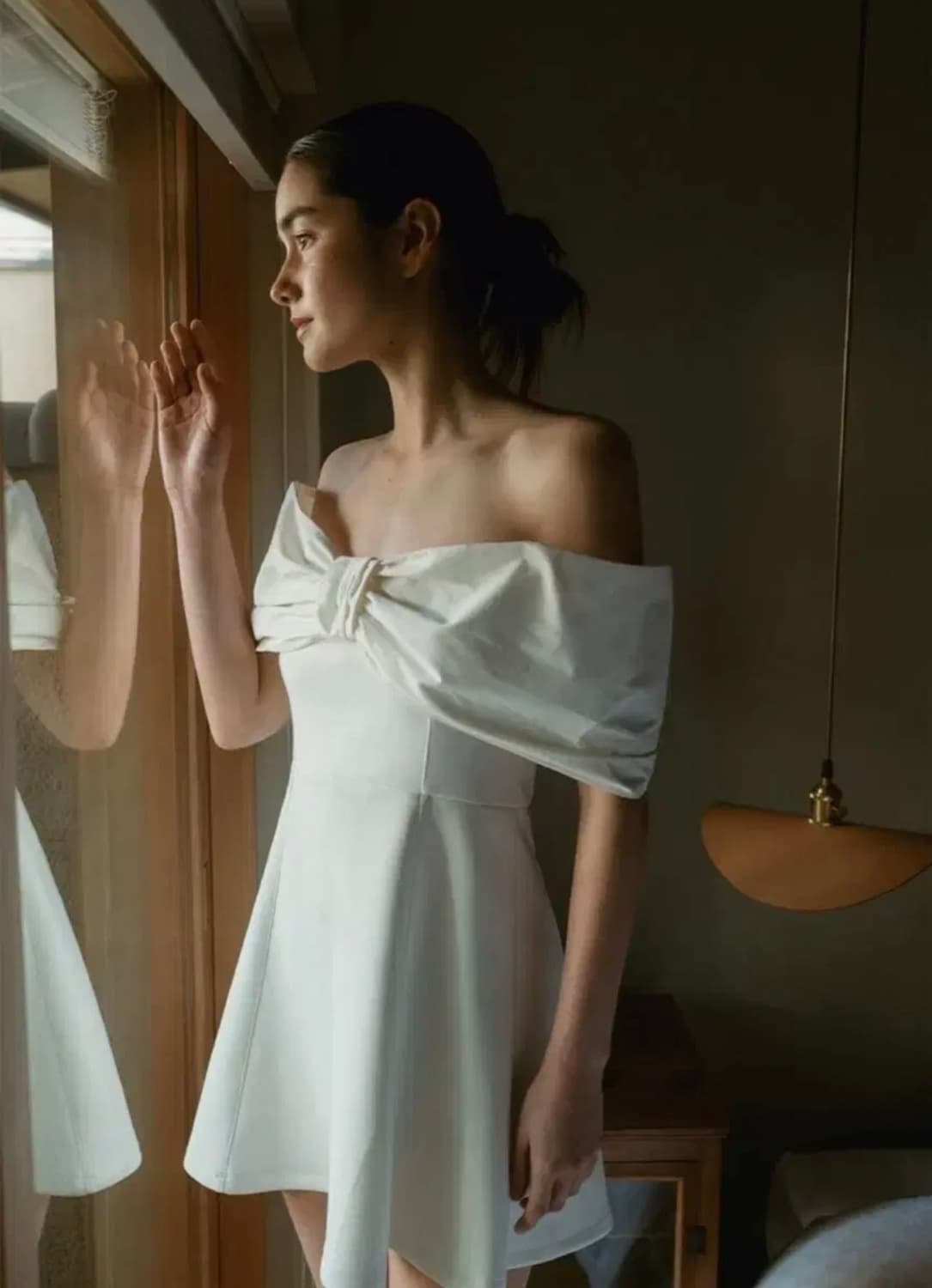 더티스 오프숄더 리본 원피스 상품이미지1