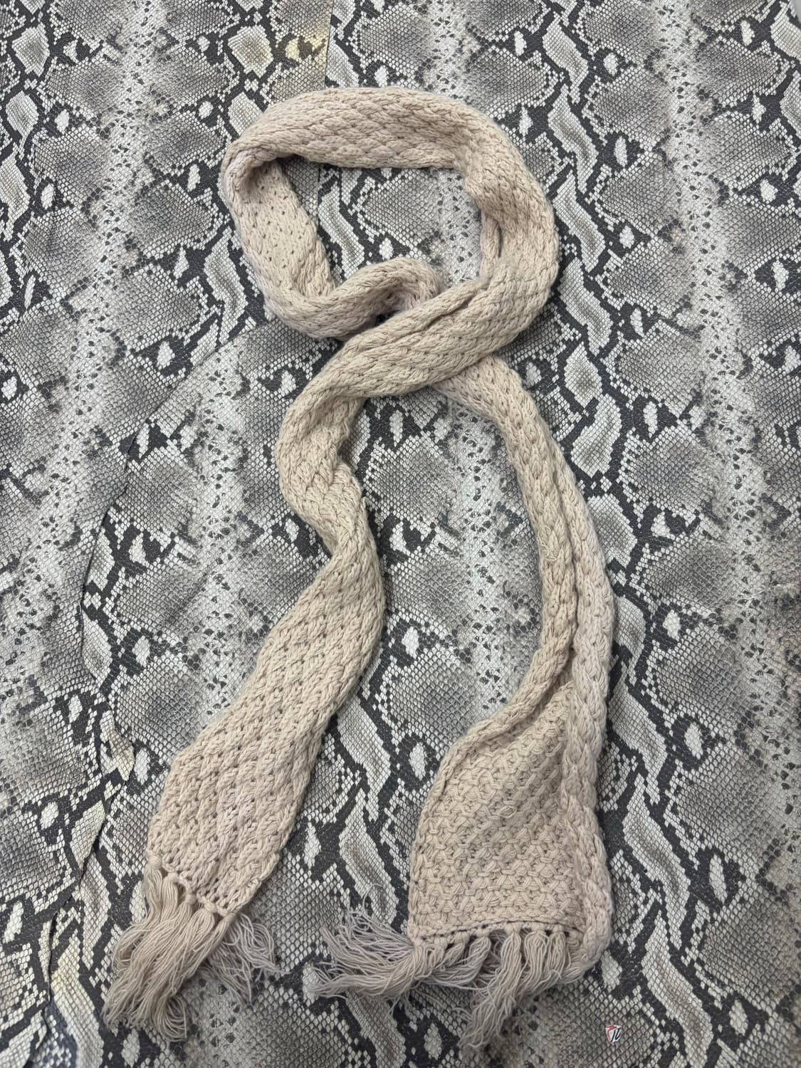 “Vintage” Ivory Long Scarf 상품이미지3