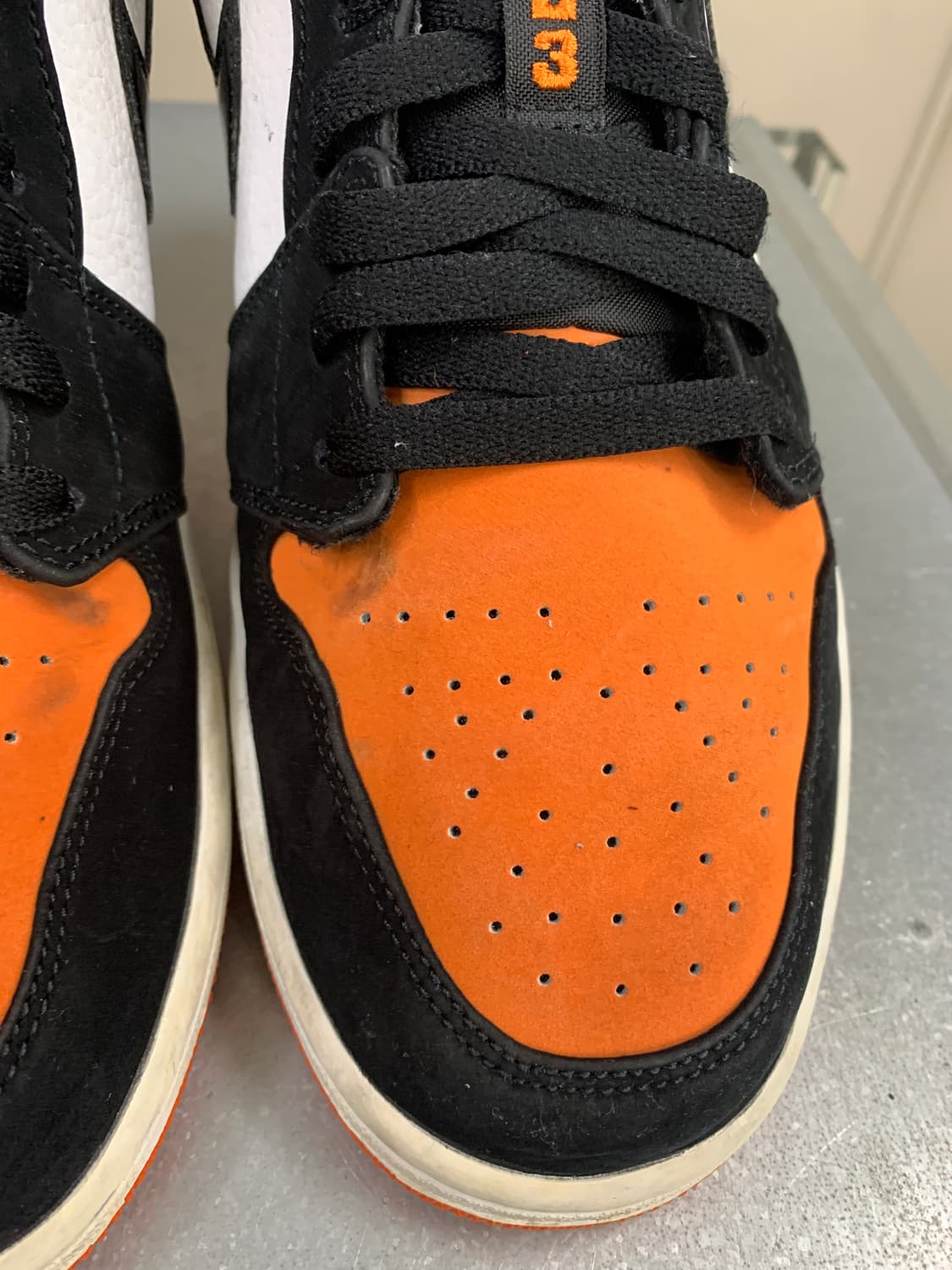 나이키 에어 조던 1 로우 쉐터드 백보드 285 상품이미지5