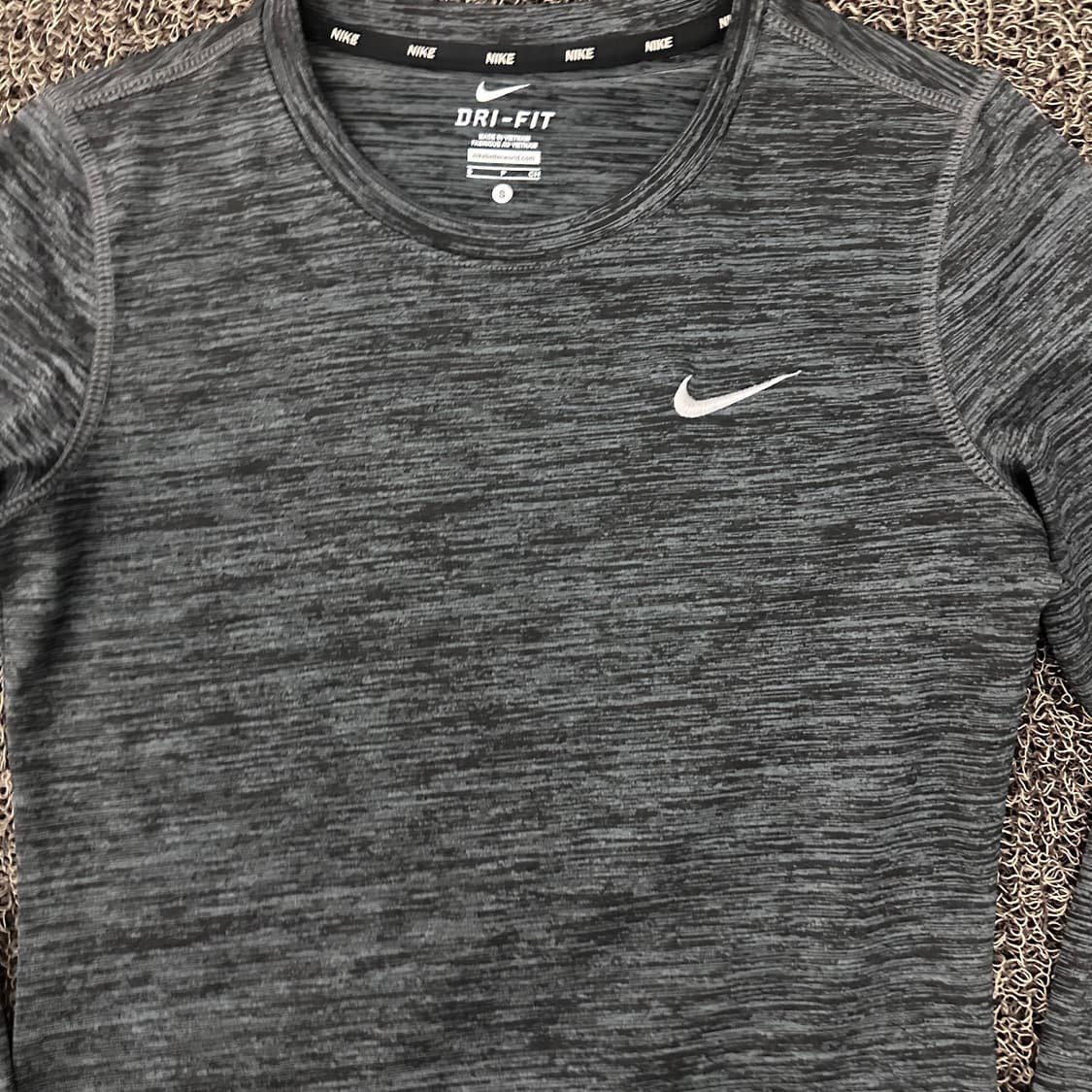 NIKE 나이키 여성 드라이핏 런닝복 기능성 긴팔티셔츠 S 상품이미지2