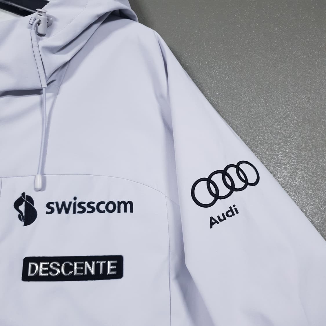 여성 85) 데상트 신형 21FW 스위스스키팀 아우디 후드 바람막이 자켓 상품이미지3