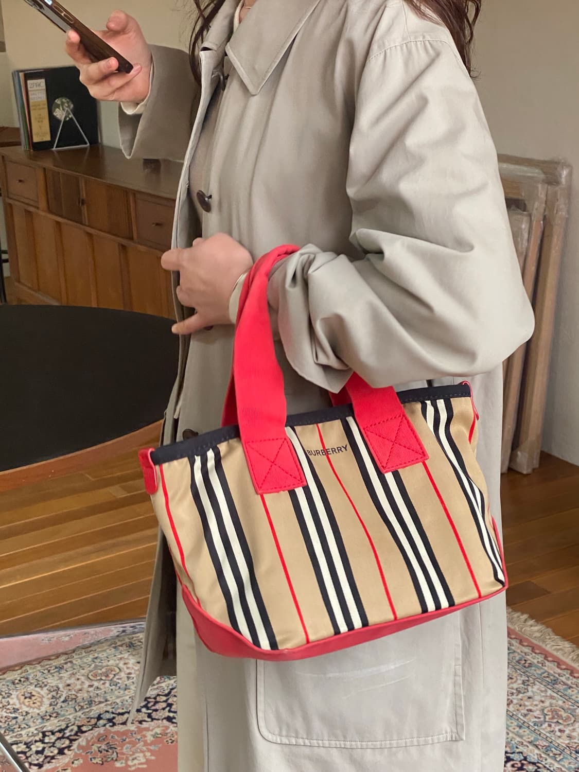 버버리 아이콘 스트라이프 캔버스 스몰 토트백 상품이미지10
