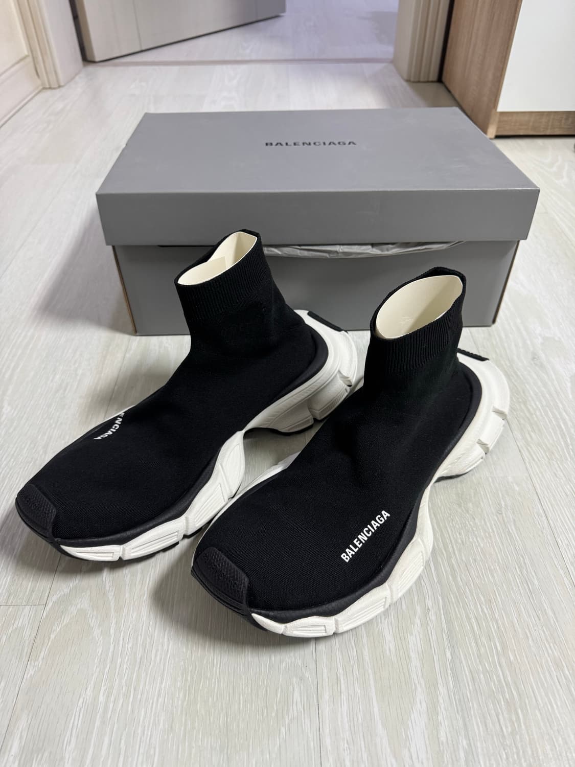 발렌시아가 3xl 삭스 스니커즈 43 상품이미지1