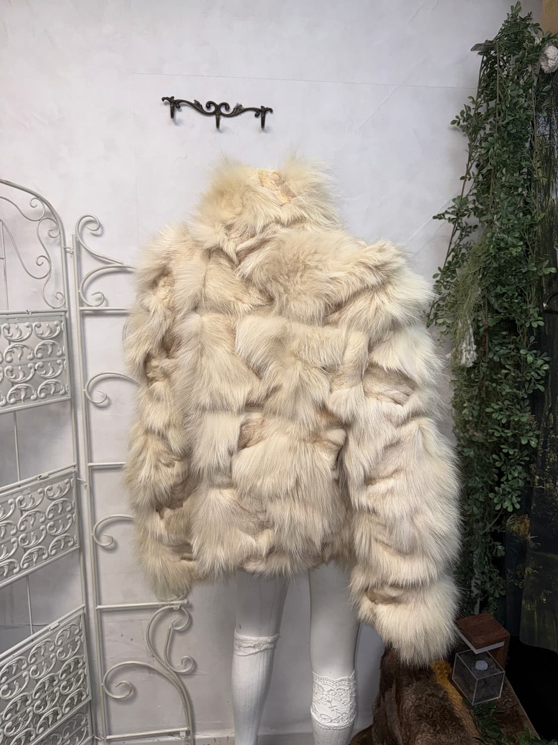 Ivory stitch detail fox fur jacket  상품이미지6