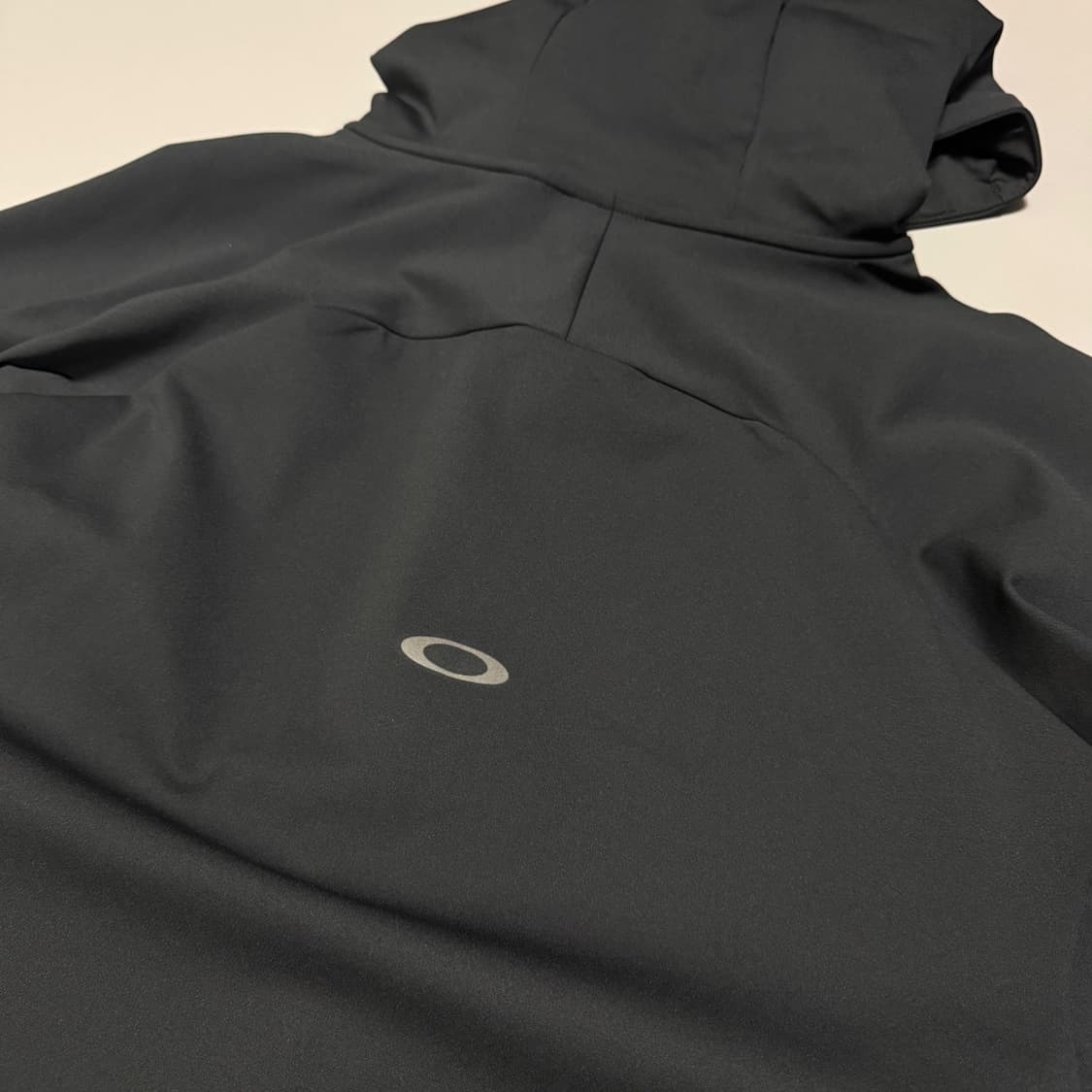오클리(OAKLEY) 블랙컬러 인핸스 그리드 폴리에스터 후드 윈드브레이커 상품이미지8