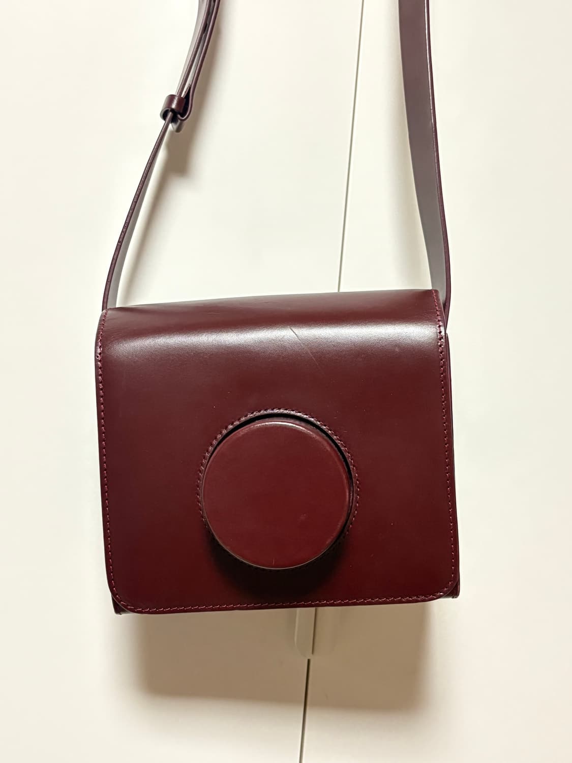 르메르 카메라백 버건디 상품이미지1