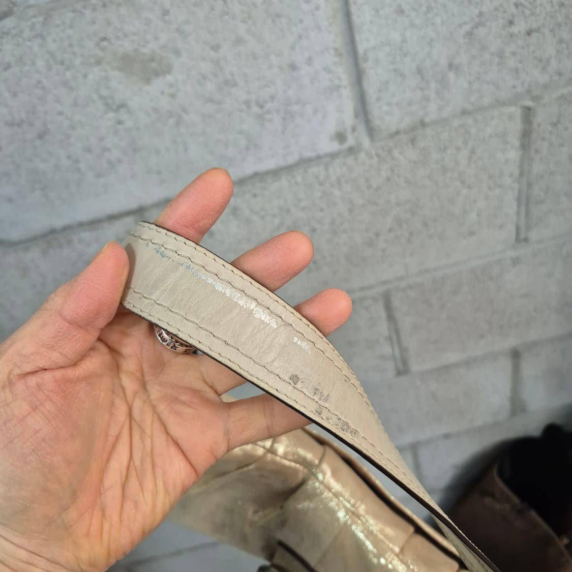 코치 메탈릭 소호 버클쇼퍼백 상품이미지8