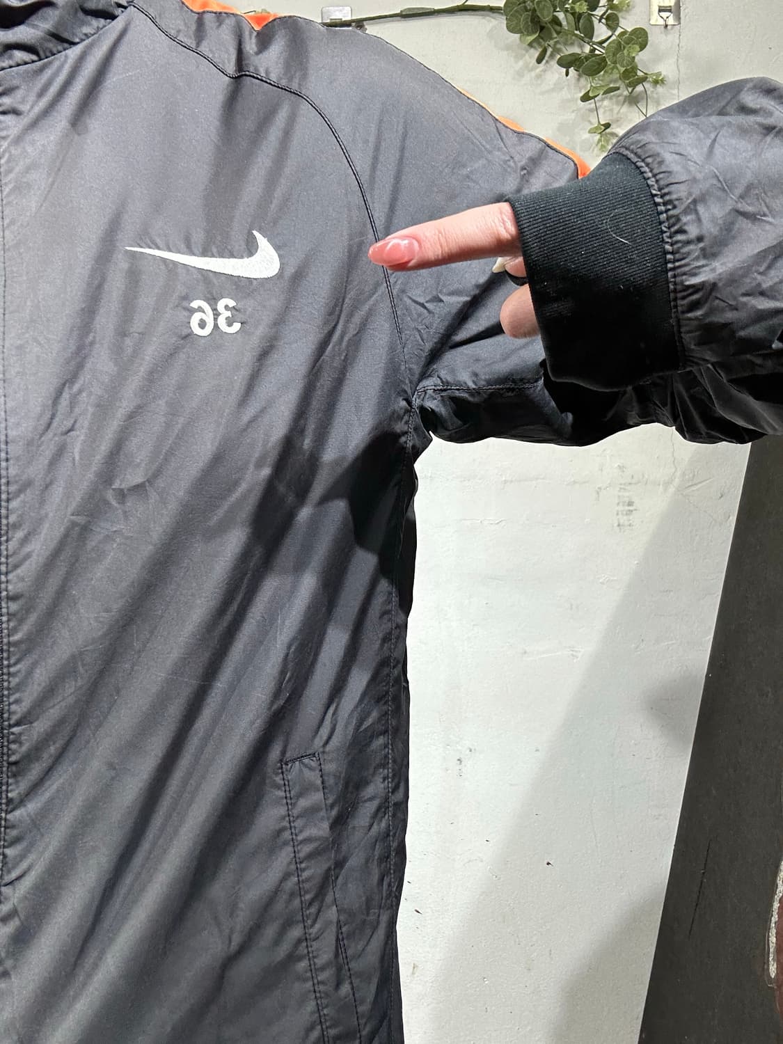 나이키 차콜 오렌지 사이드 라인 바람막이 자켓 S 상품이미지4