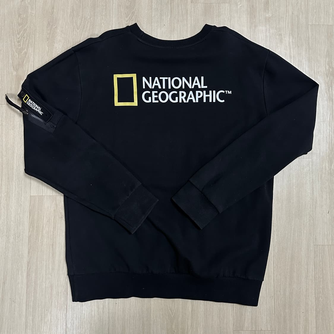 네셔널지오그래픽 미니멀 블랙 맨투맨 상품이미지5