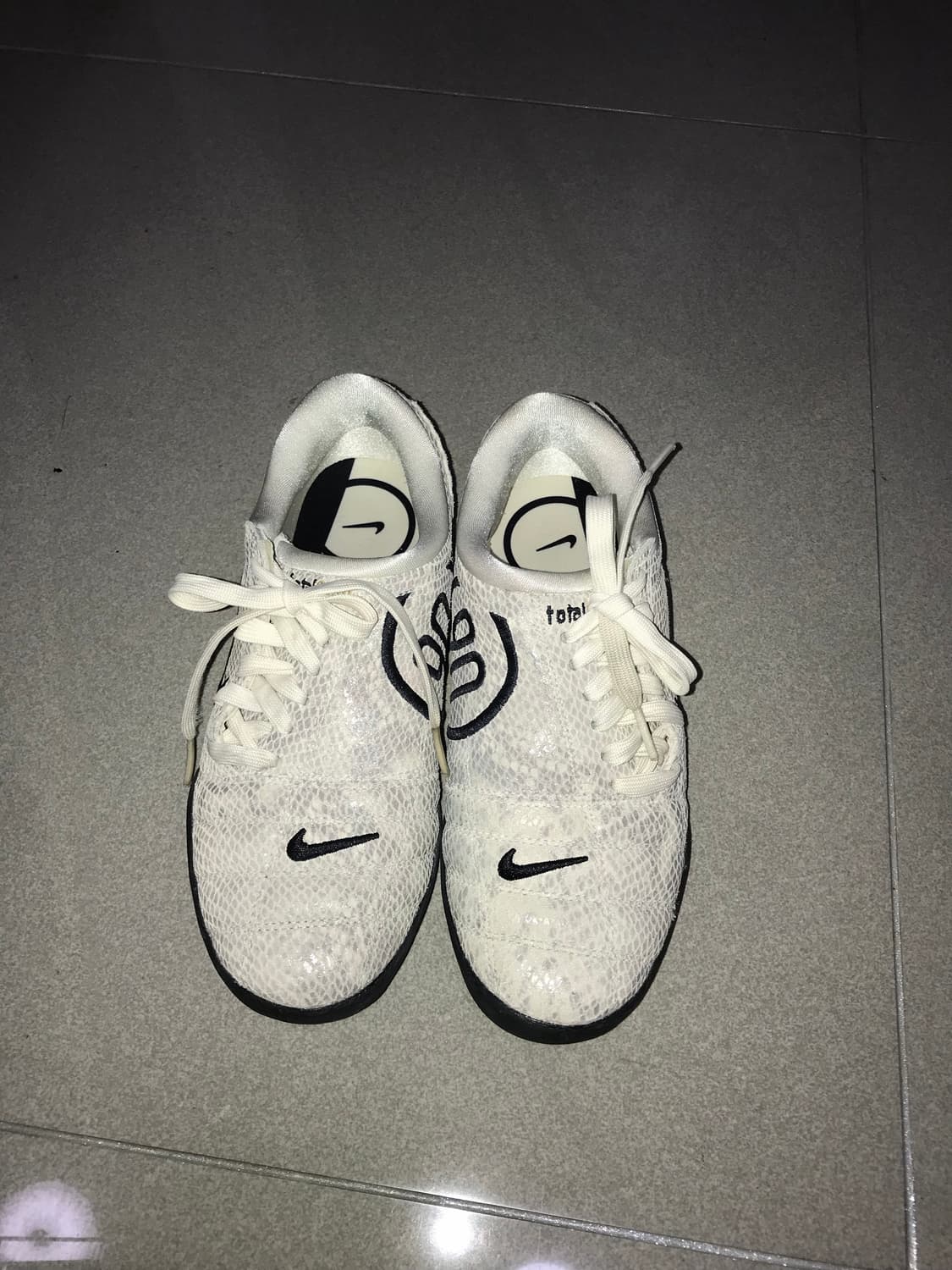 나이키 우먼스 토탈90 T90 SE 페일 아이보리 블랙 235 상품이미지4