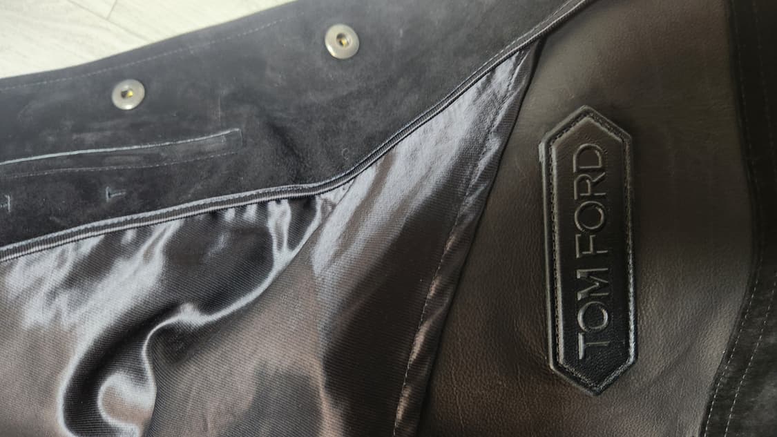 톰포드 25fw 캐시미어 스웨이드 트러커 블랙 54 상품이미지5