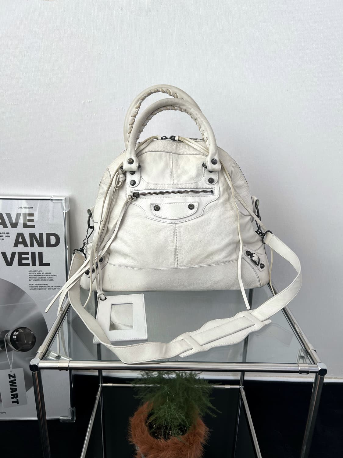 발렌시아가 자이언트 보울러 모터백 상품이미지1