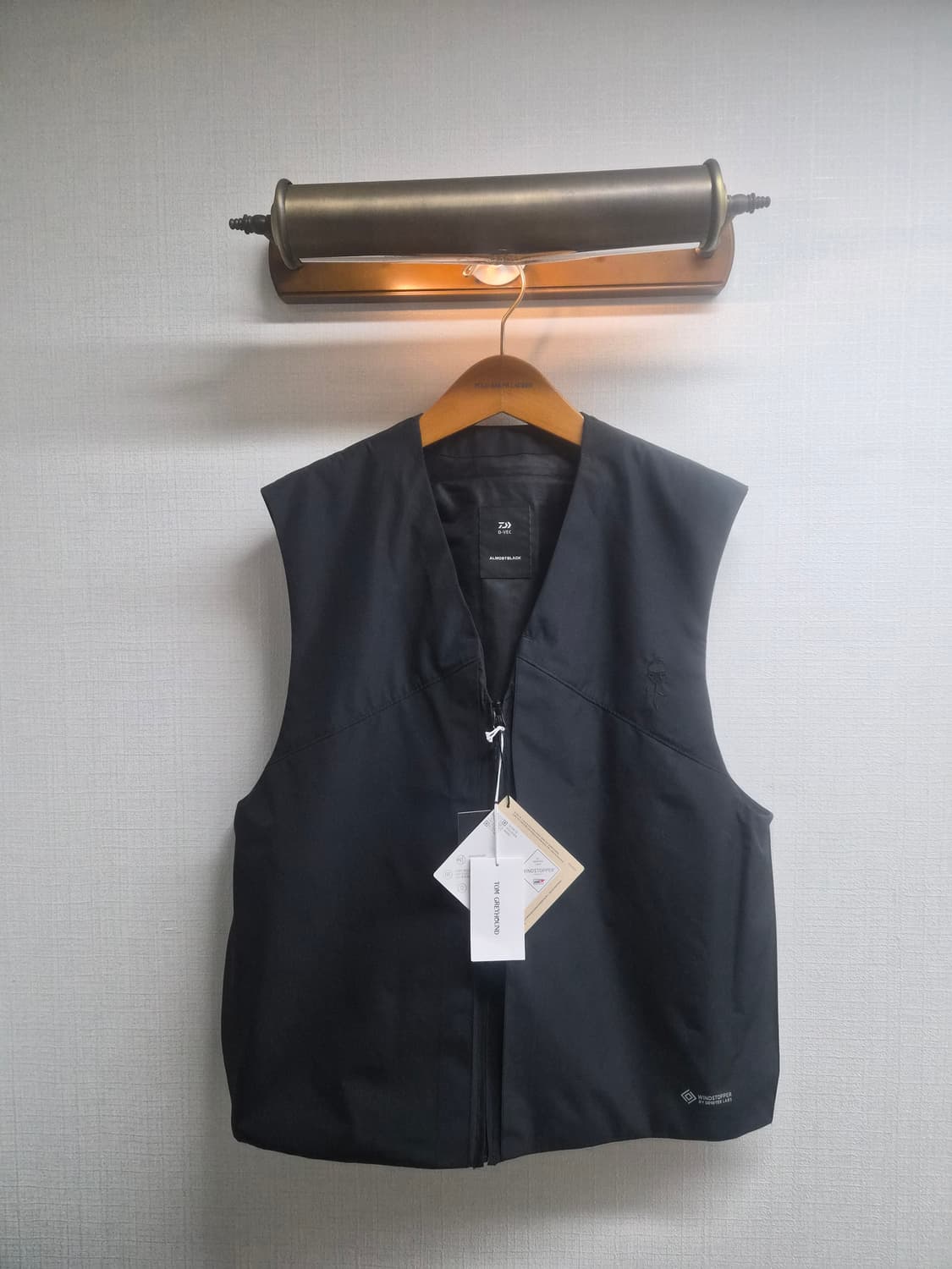 새제품 3/105) daiwa d-vec x almostblack 팝니다 상품이미지2