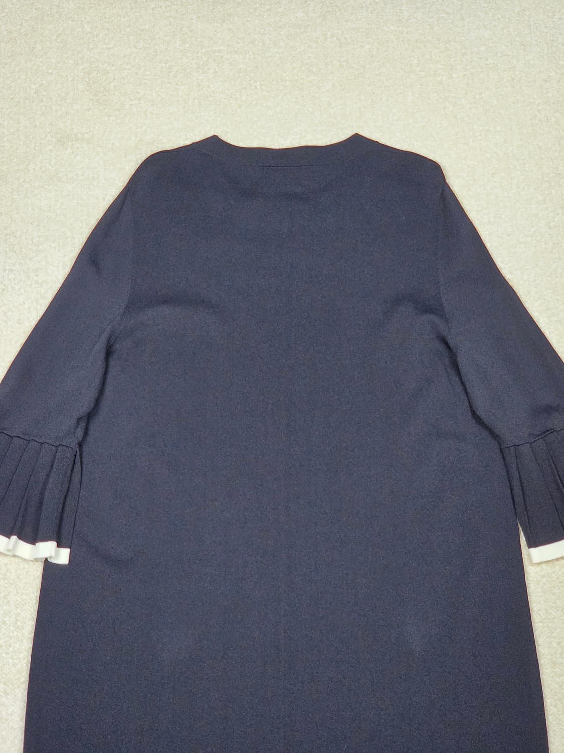 [COS] 플리츠 소매 배색 니트 원피스 | A00163 상품이미지6