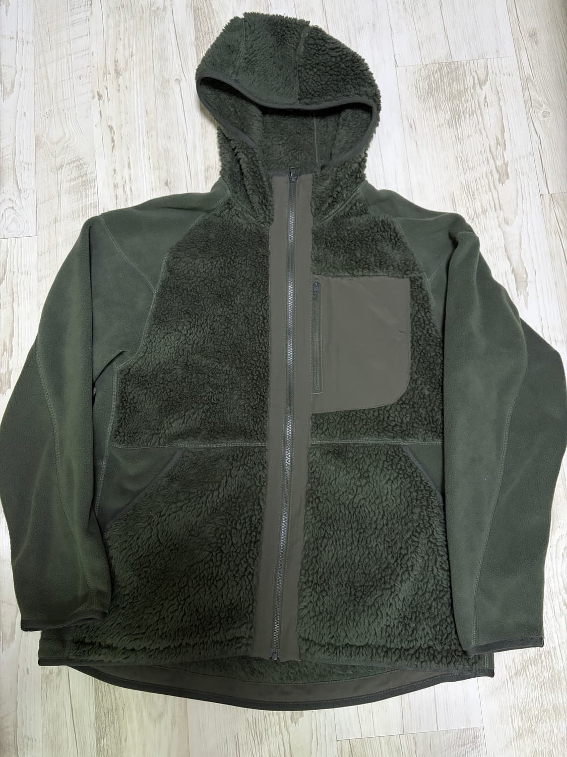 [L] 유니클로 x 화이트 마운티어니링 후리스  상품이미지1