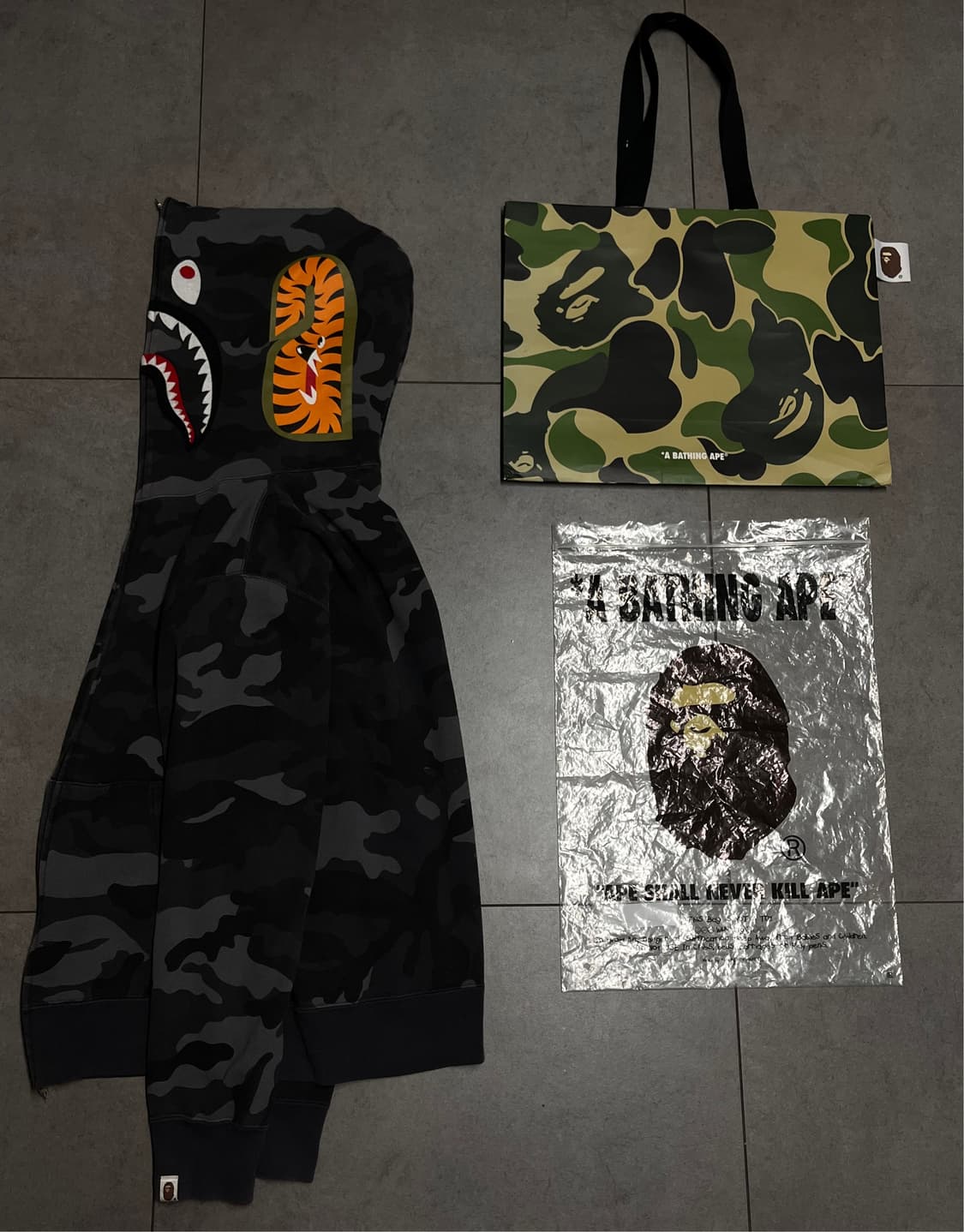 새상품급) 베이프 블랙 흑계 샤크 후드집업  상품이미지2