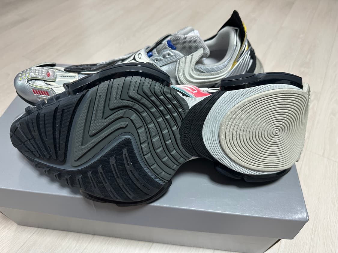 발렌시아가 렙타일 스니커즈 상품이미지2