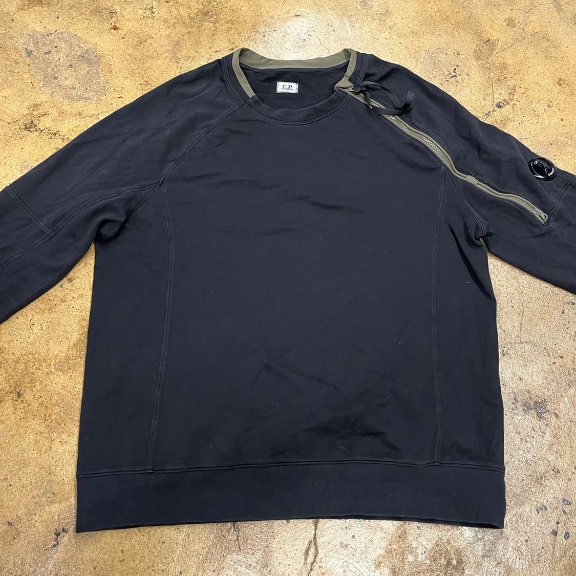 [정품/XL] CP컴퍼니 사선 지퍼 디테일 맨투맨 b14 상품이미지3