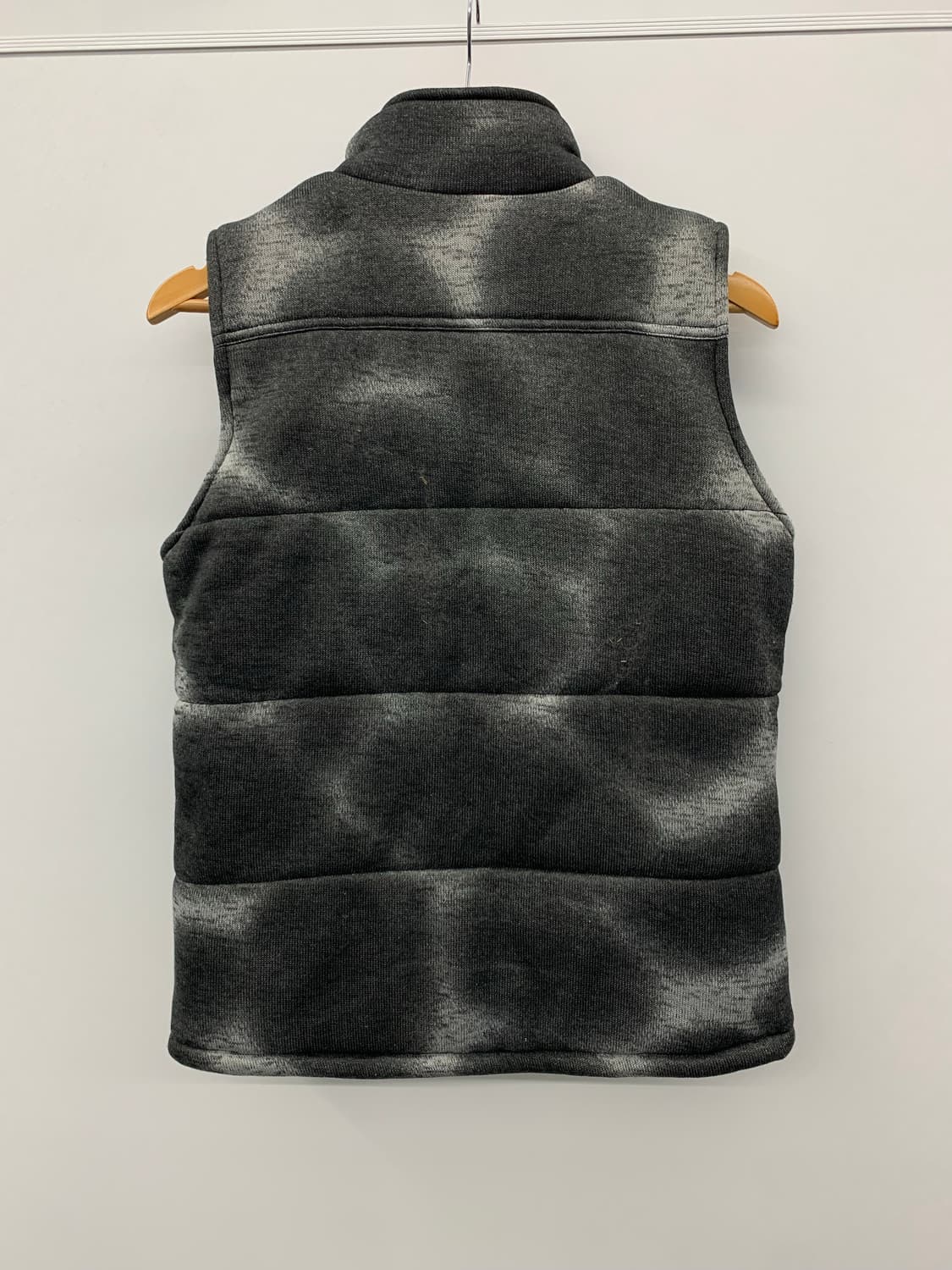 인더애틱 패턴 패딩 베스트 상품이미지3