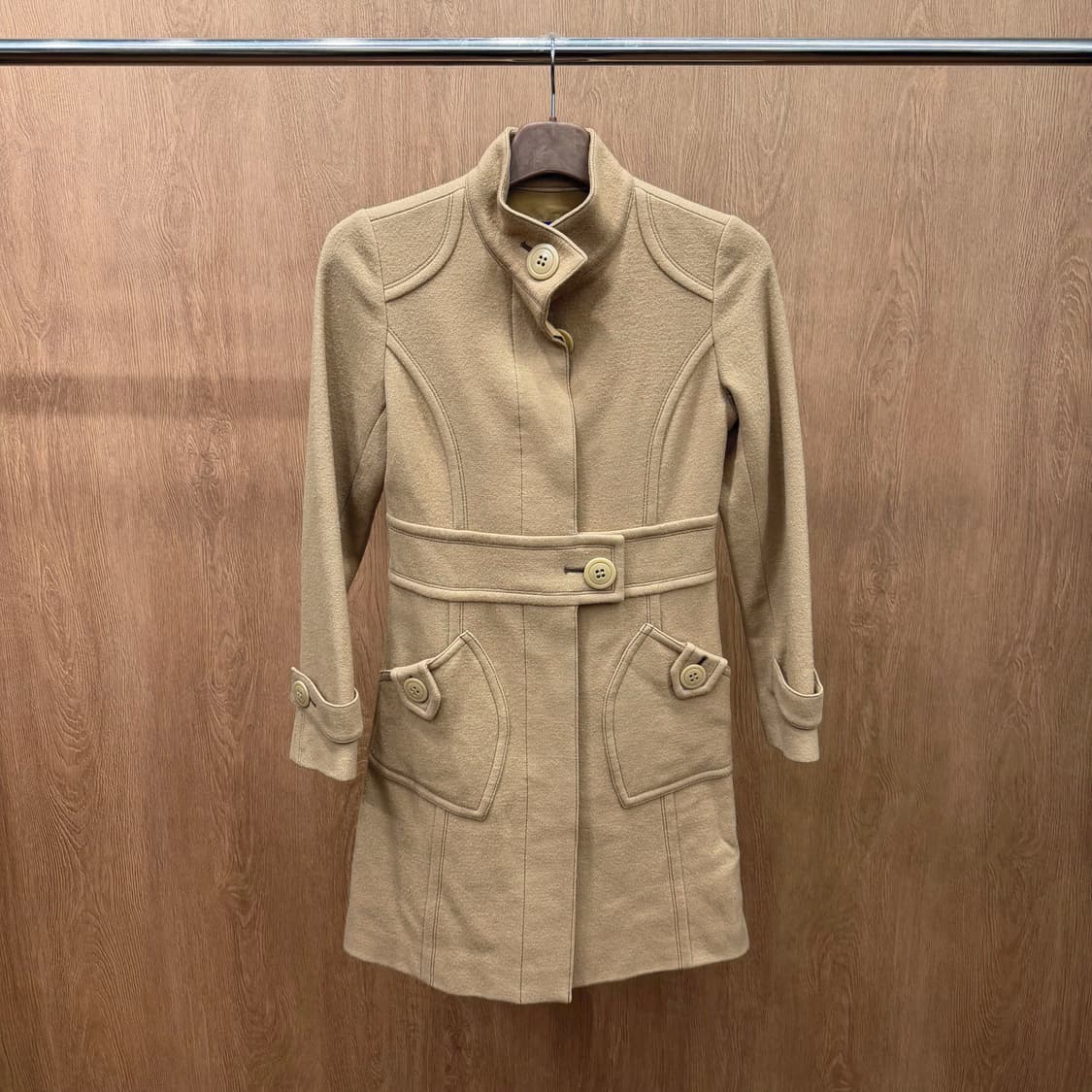 버버리 블루 라벨 울 코트 스탠드 카라 벨트 버튼 디테일 슬림핏 베이지 상품이미지2