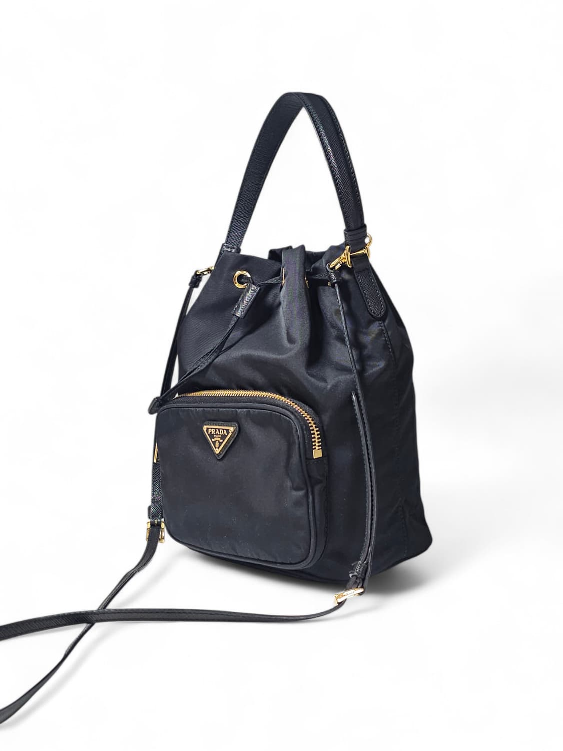 프라다 삼각로고 리나일론 버킷백 블랙 상품이미지6