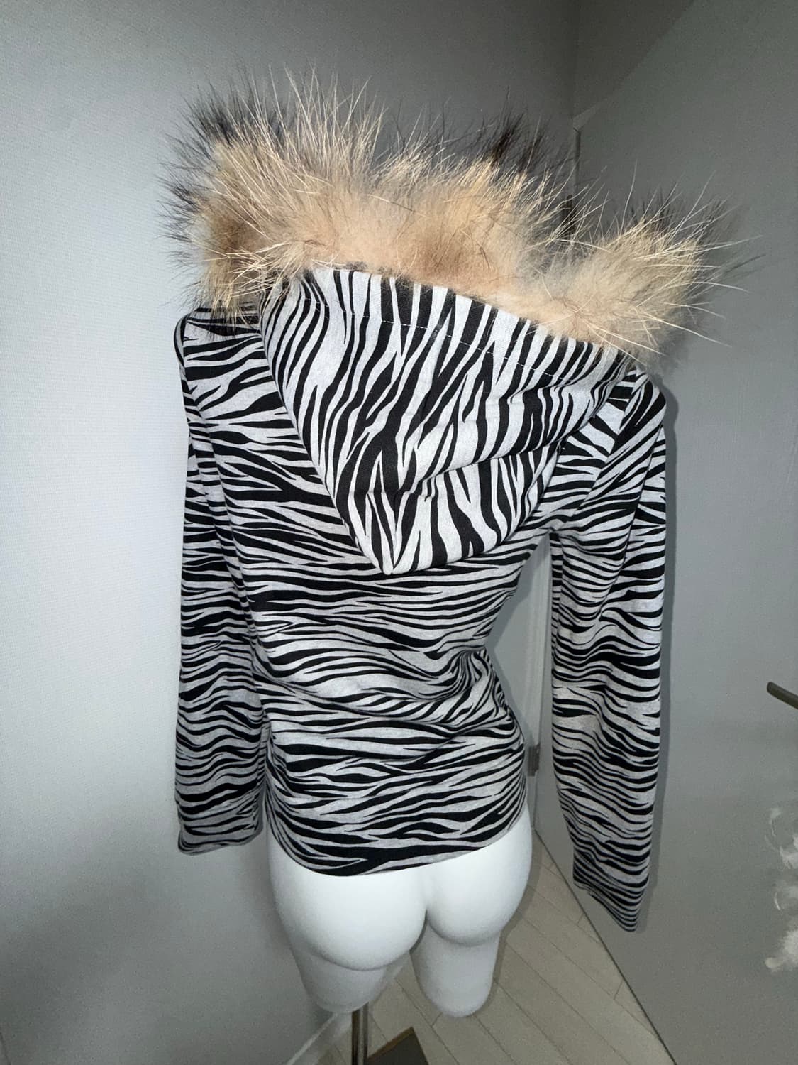 세실맥비 투웨이 지브라 퍼후드집업 상품이미지2