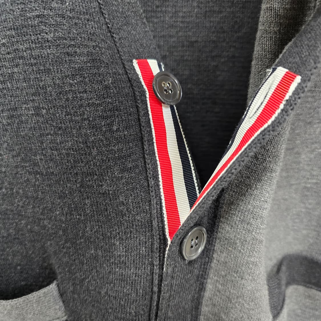 톰브라운 암밴드 밀라노스티치 가디건 3사이즈 100 판매 상품이미지2