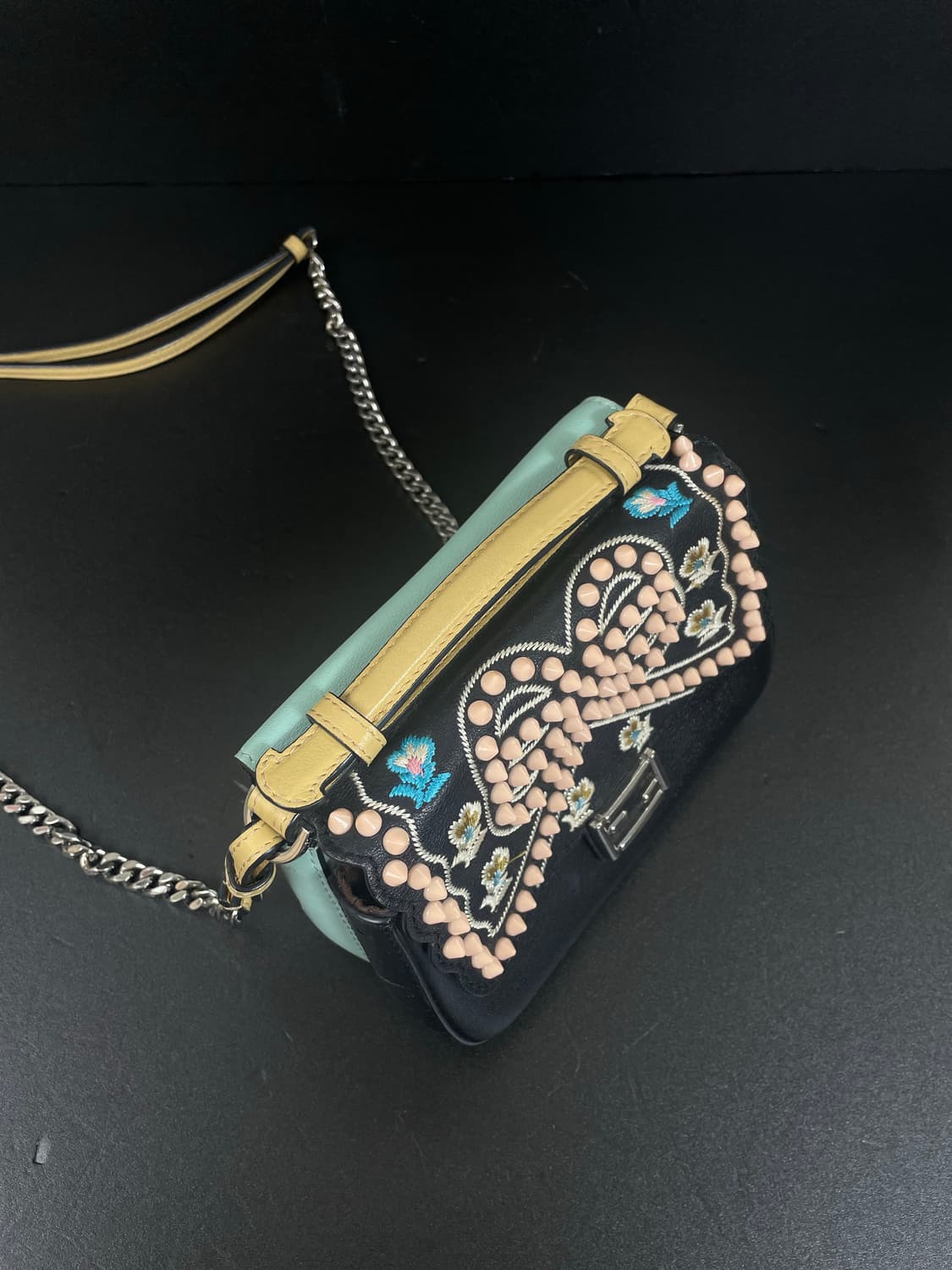 FENDI 펜디 더블 바게트 스터드 보우 마이크로 숄더백 상품이미지5