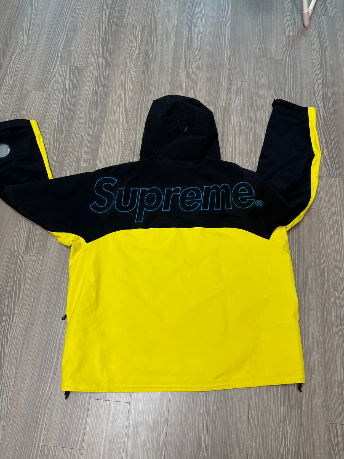 슈프림 x 노스페이스 테입드 심 쉘 자켓 옐로우 - 22FW XXL 상품이미지8