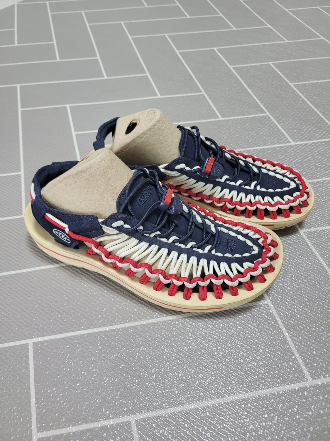 Keen 킨 유니크 네이비 레드 샌들 240 상품이미지1