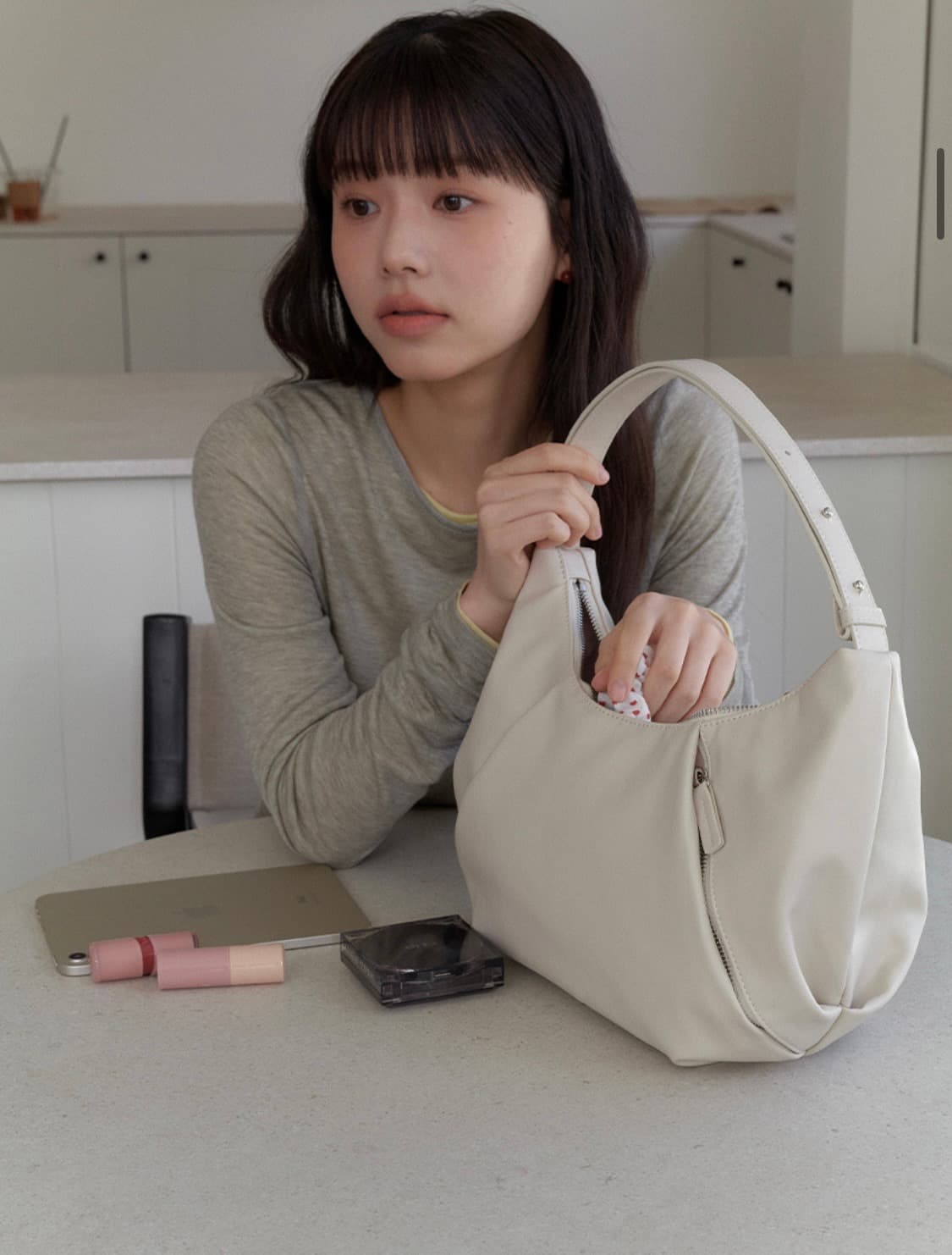 오브히 로에브 호보백 아이보리 상품이미지2