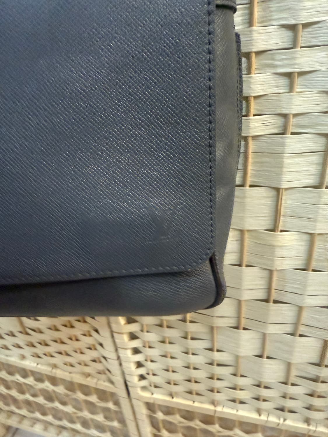 정품 루이비통 타이가 로만 크로스백 팝니다 상품이미지2