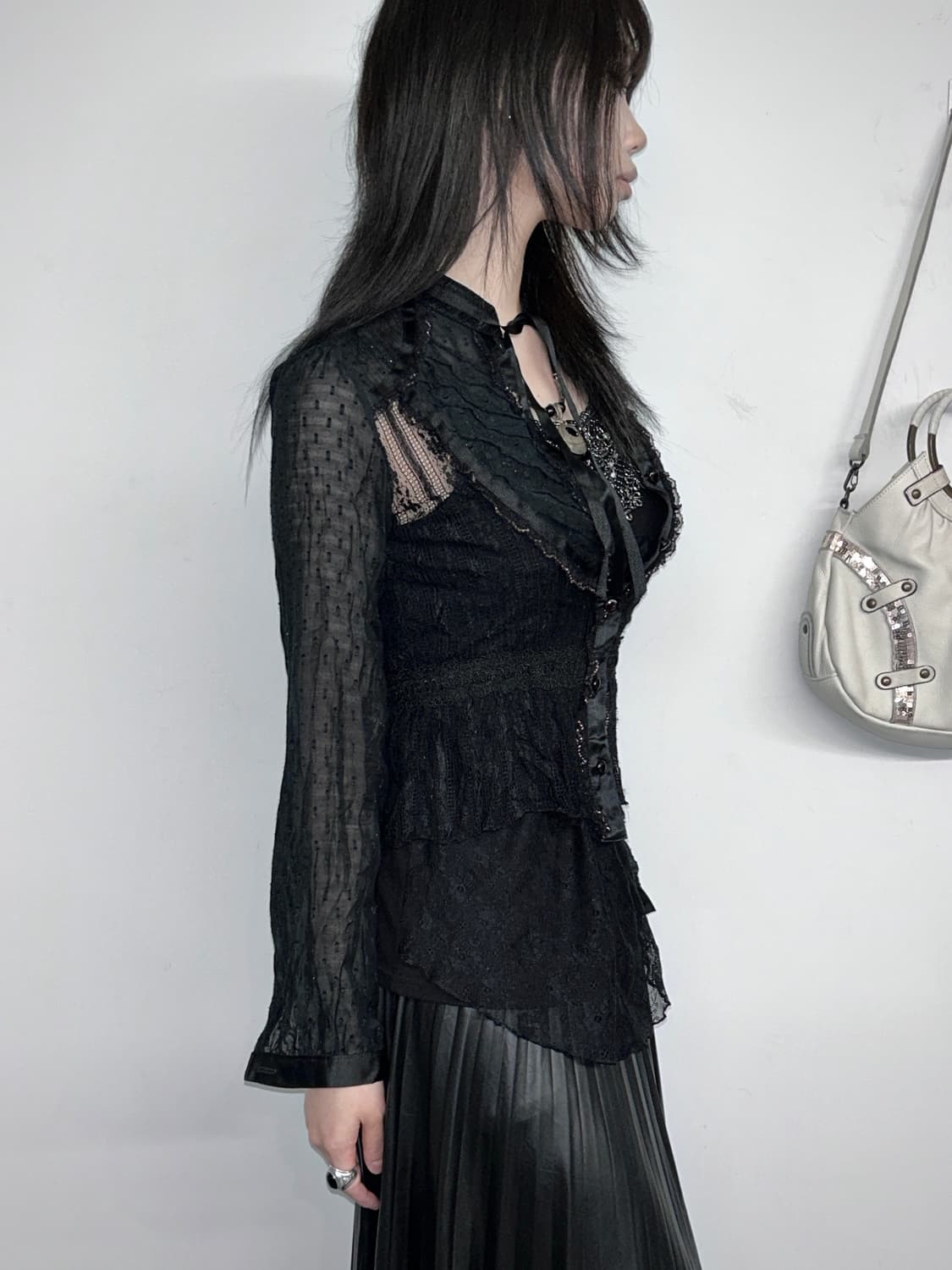 레이스 프릴 고딕 블라우스 상품이미지1