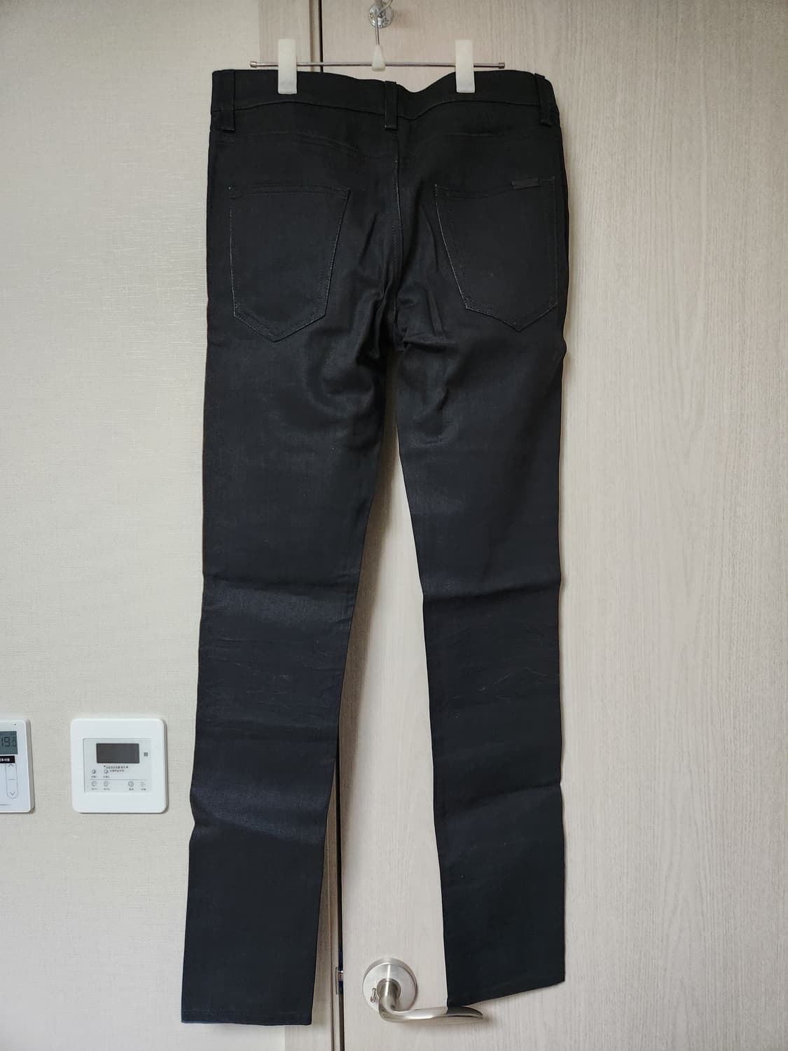 생로랑 스테디 블랙진 상품이미지4