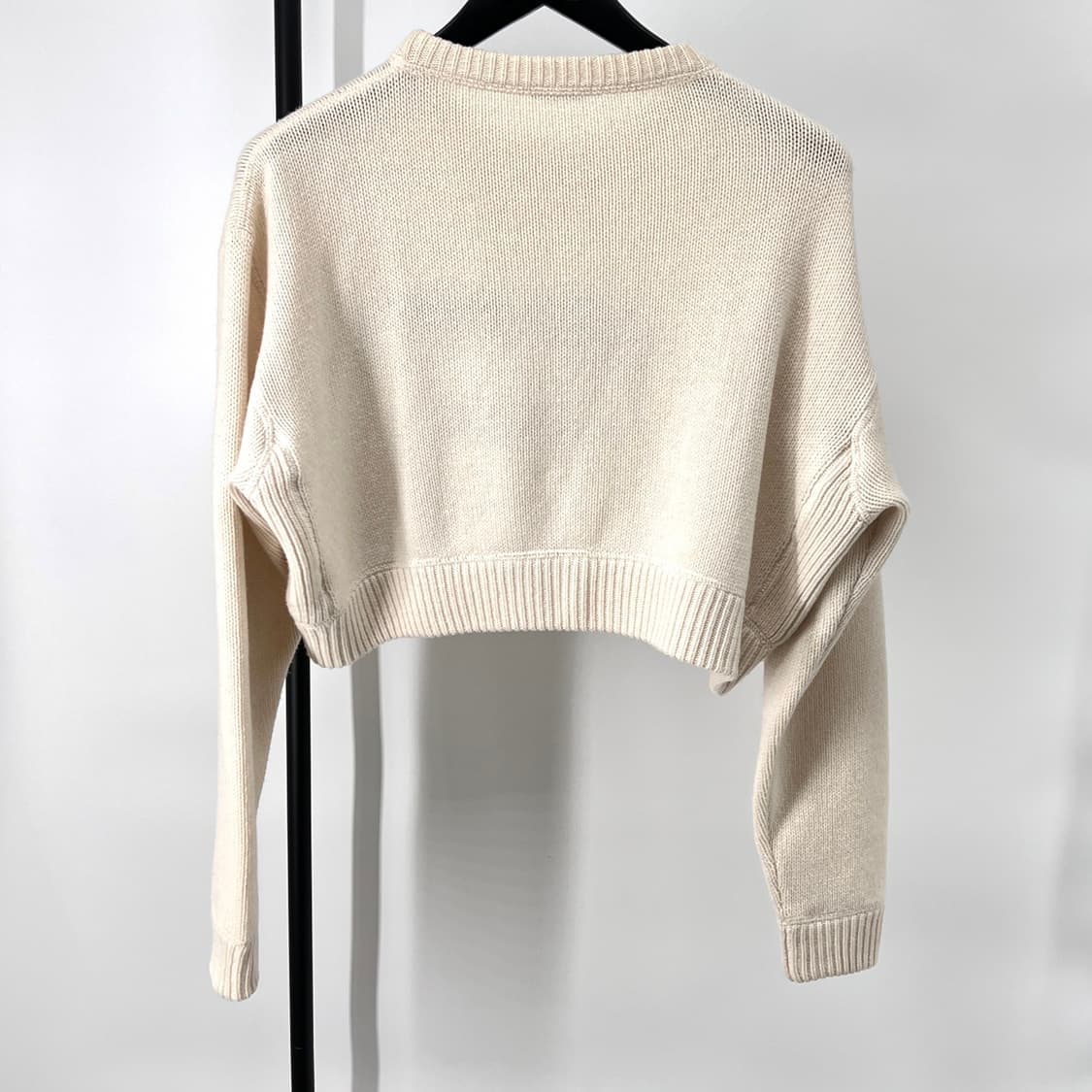 [38사이즈] 미우미우 로고 크롭 캐시미어 니트 아이보리 (MML548) 상품이미지4