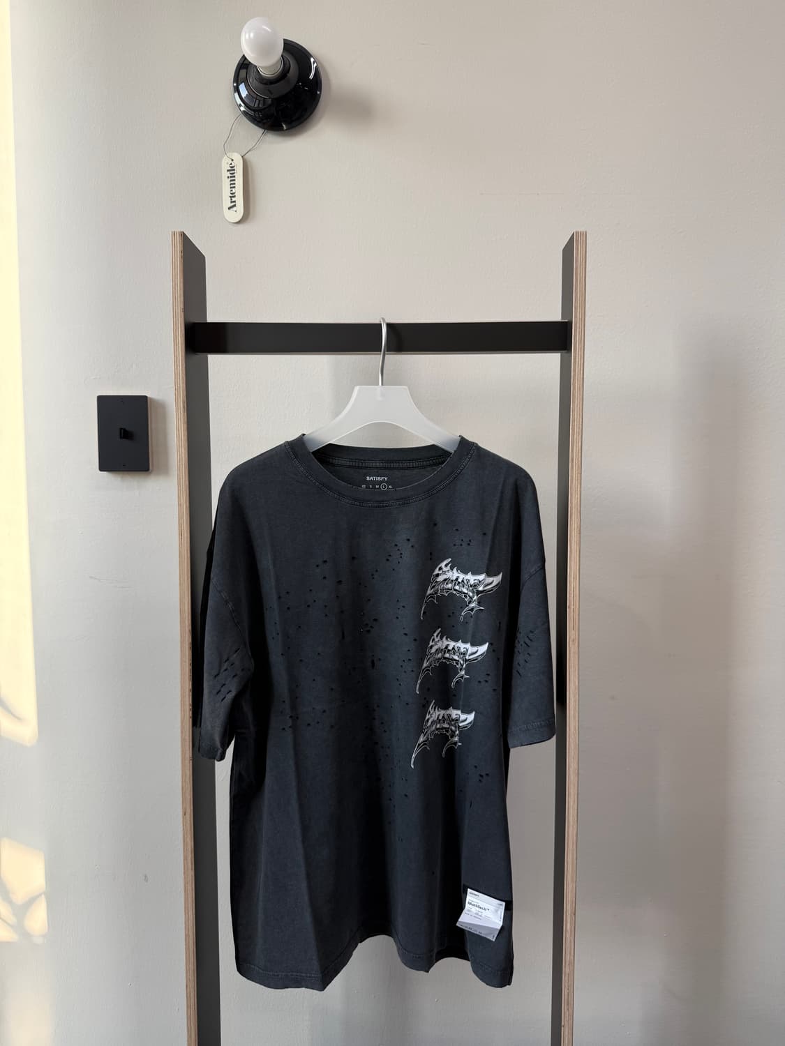 새티스파이 백 로고 모스테크 러닝 반팔 티셔츠 에이지드 블랙 상품이미지3