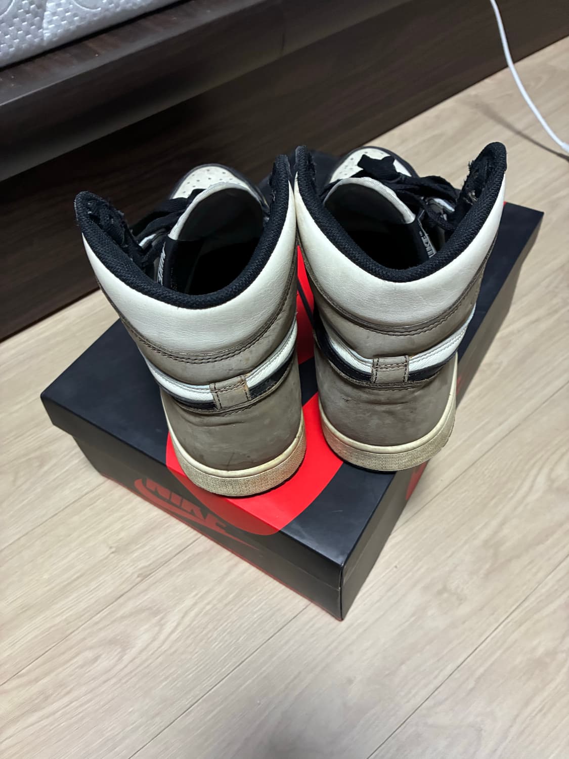 나이키 에어 조던 1 하이 모카 285 상품이미지5