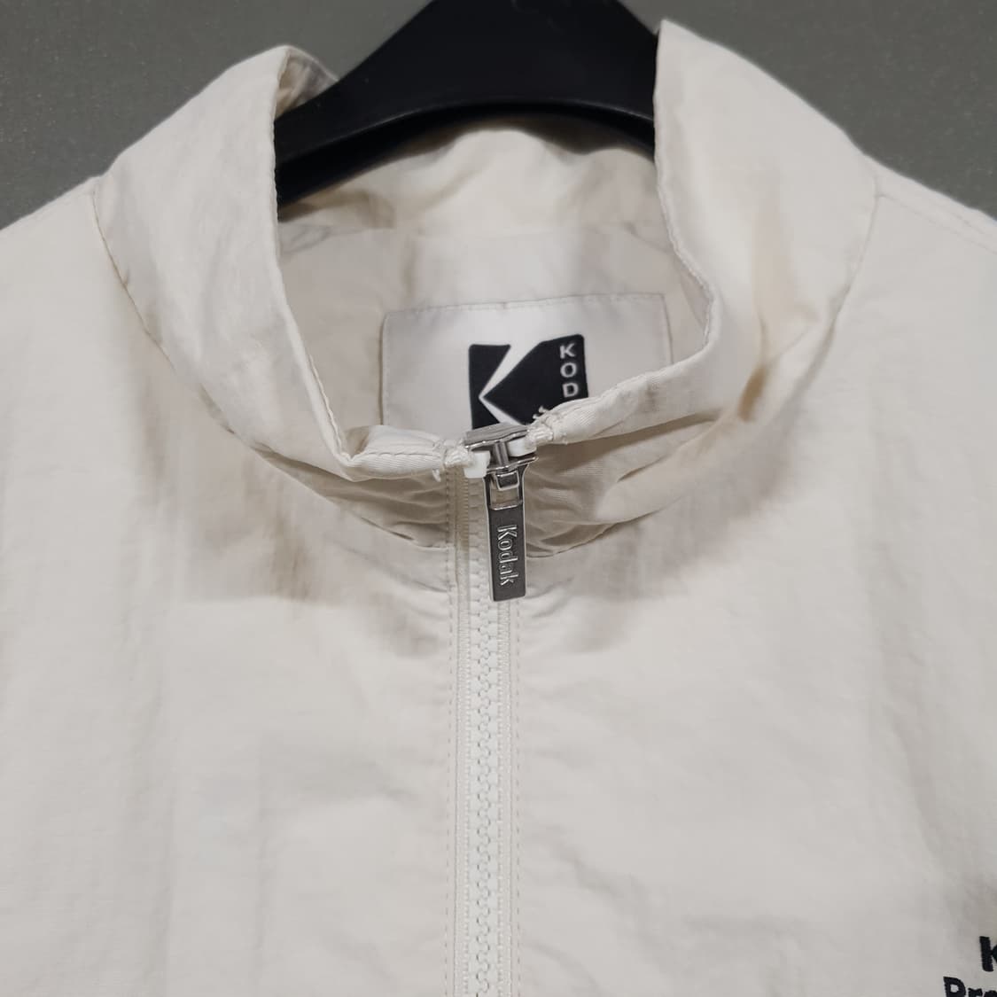 여성 S) 코닥 신형 25ss 에센셜 빅로고 우븐 자켓 아이보리 오버핏 상품이미지5