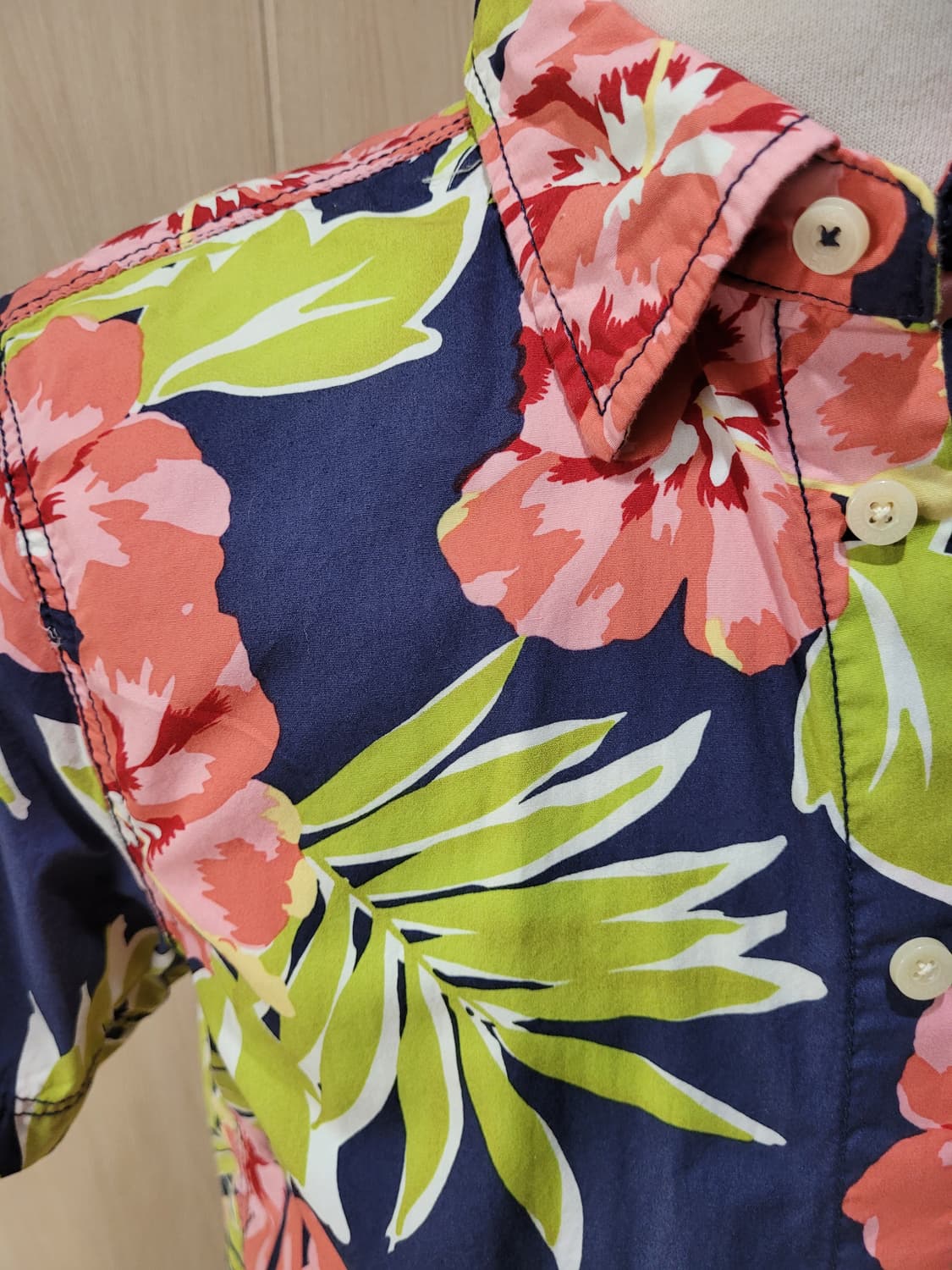 후아유 WHO.A.U 남자 트로피컬 반팔 셔츠 105 네이비 상품이미지3