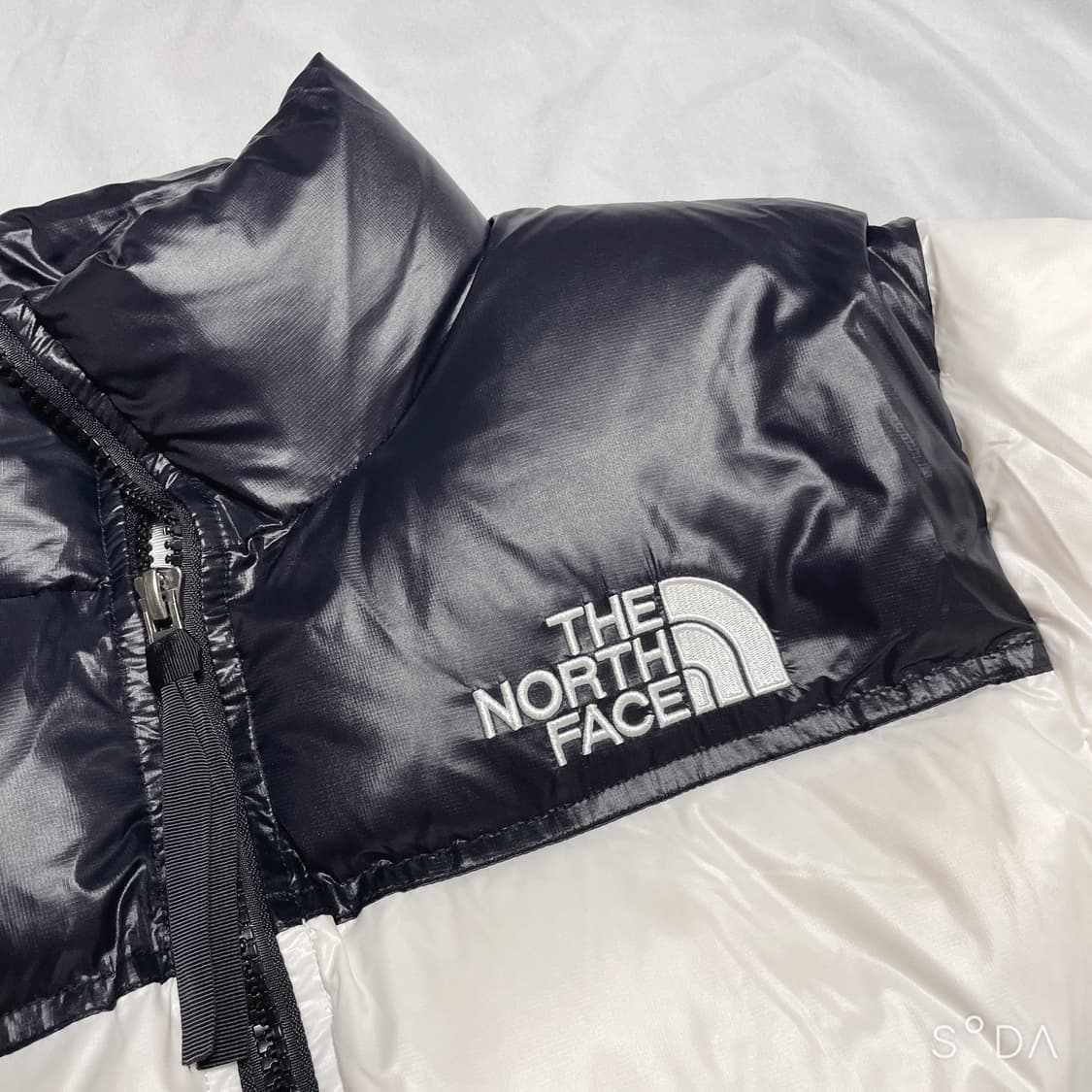 노스페이스 700 화이트/블랙 크롭 패딩 상품이미지3