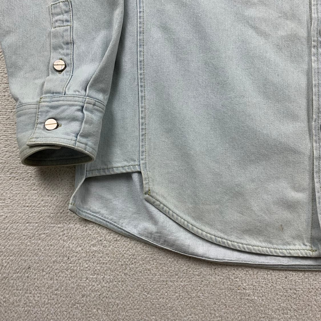 우영미 24SS 백로고 데님 셔츠 자켓 라이트블루 상품이미지4