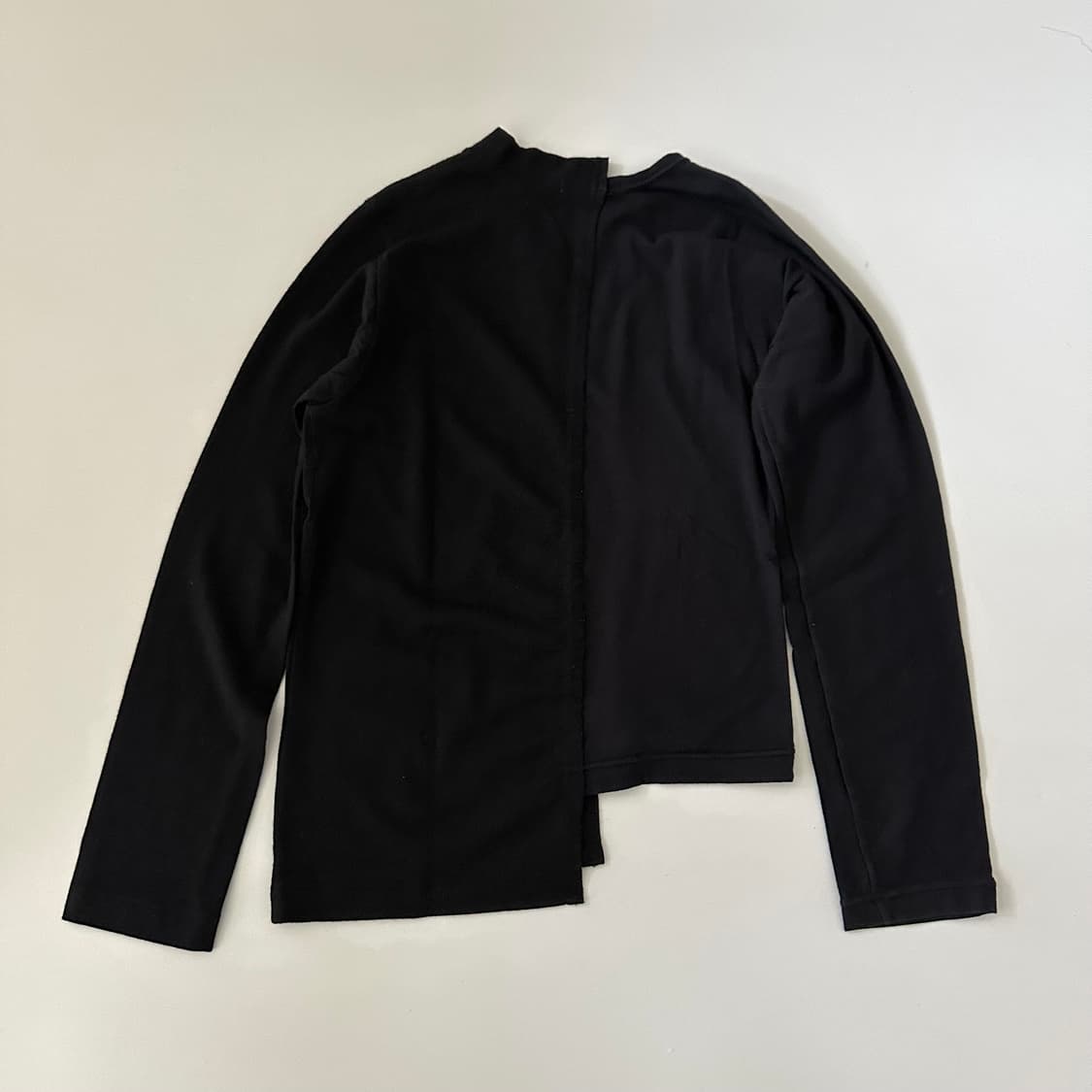 꼼데가르송 comme des garcons 비대칭 디테일 티셔츠 상품이미지4
