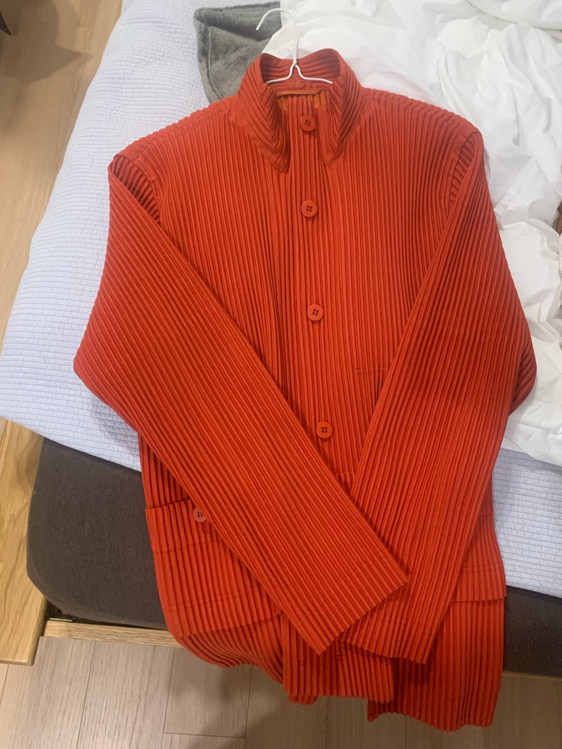 옴므플리세 멀티포켓 3 자켓 매장판 레드 색상 상품이미지5