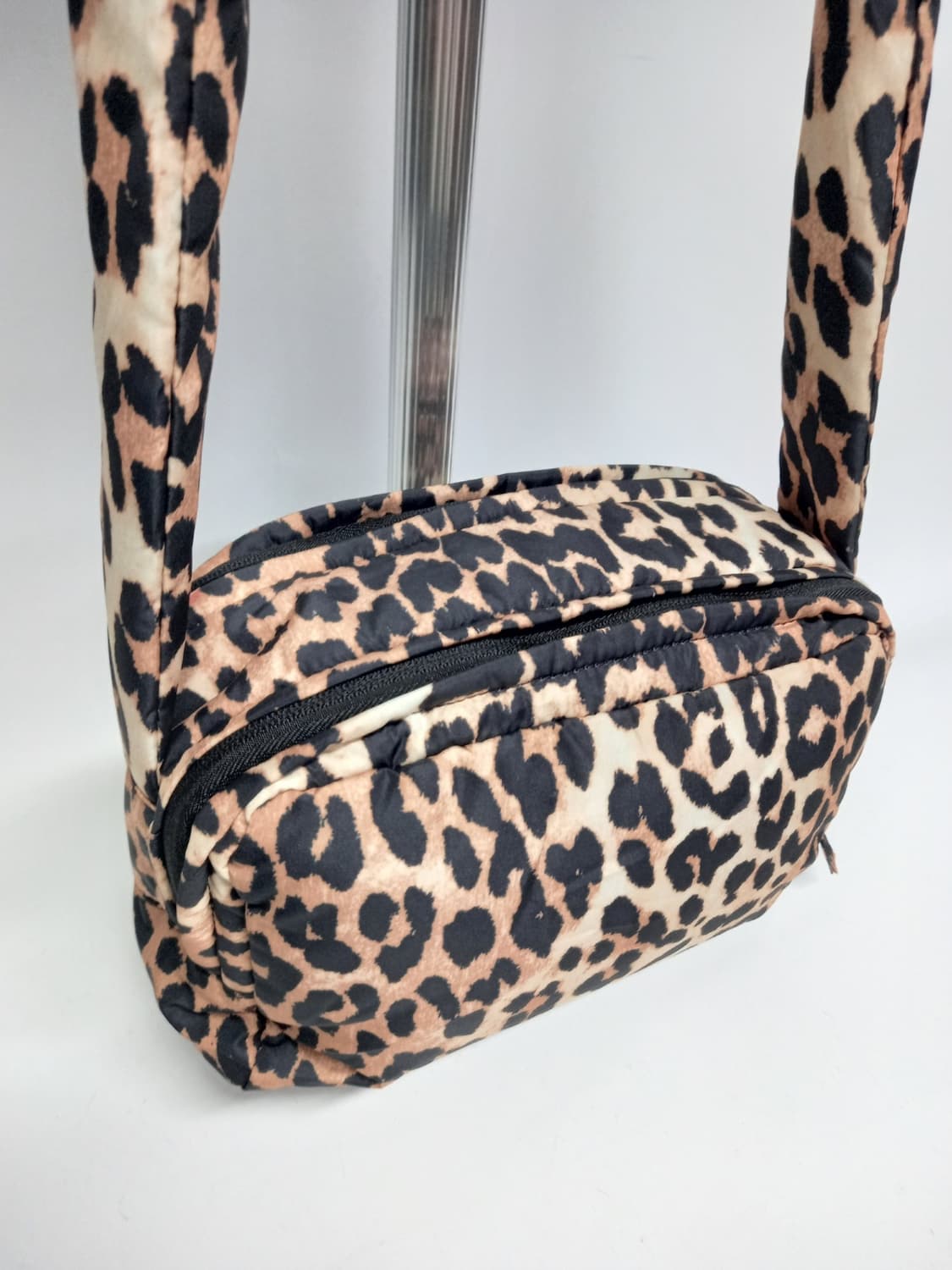 새 가니 GANNI 레오파드 패딩 퀄팅 미니 크로스백 상품이미지2