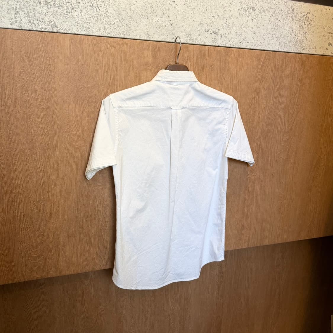 빔즈 코튼 반팔 셔츠 사이드 싱글 포켓 무지 디테일 슬림핏 화이트 상품이미지2